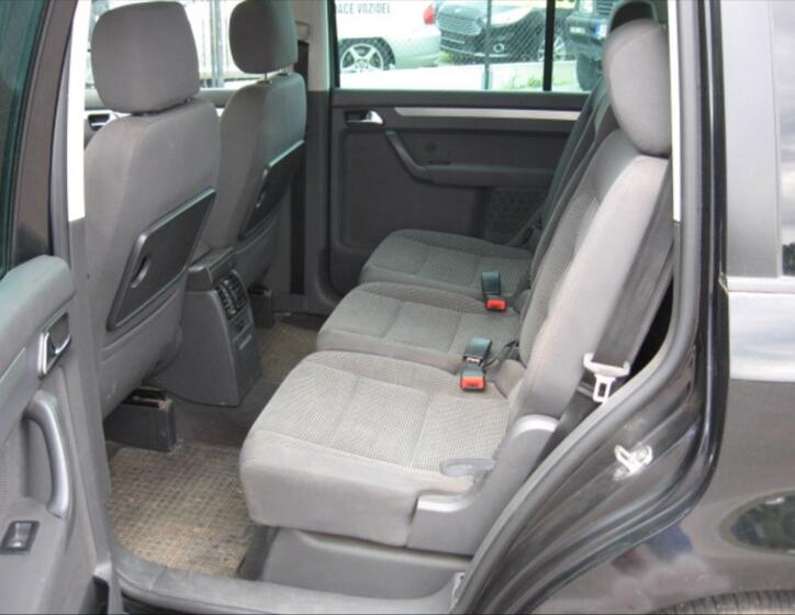Volkswagen Touran 8