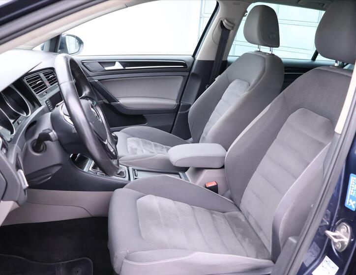 Volkswagen Golf 10