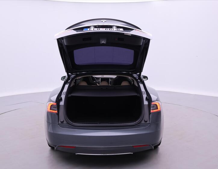 Tesla Model S 9