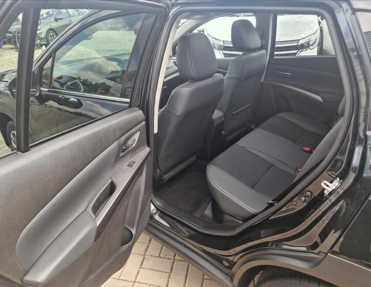 Suzuki S-Cross 10