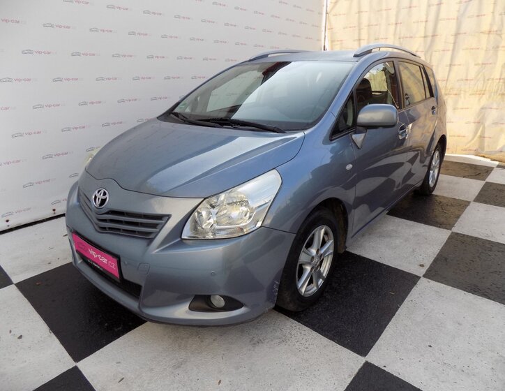 Toyota Verso 1
