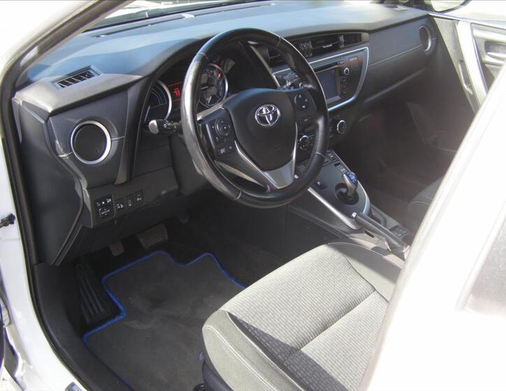 Toyota Auris 11