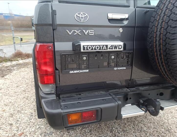 Toyota Land Cruiser 30