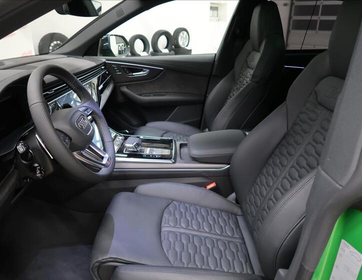 Audi RS Q8 12