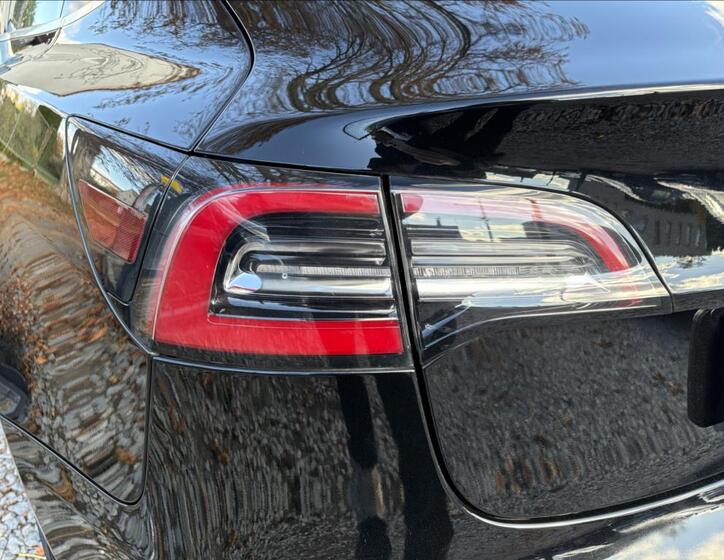 Tesla Model 3 37
