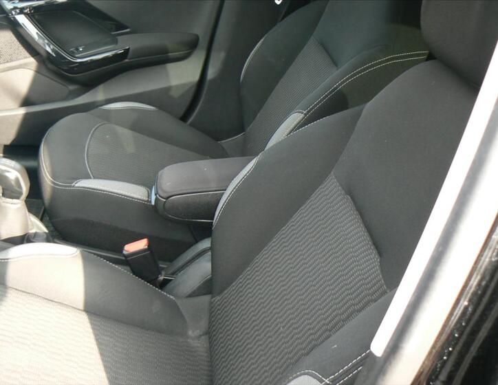 Peugeot 208 11