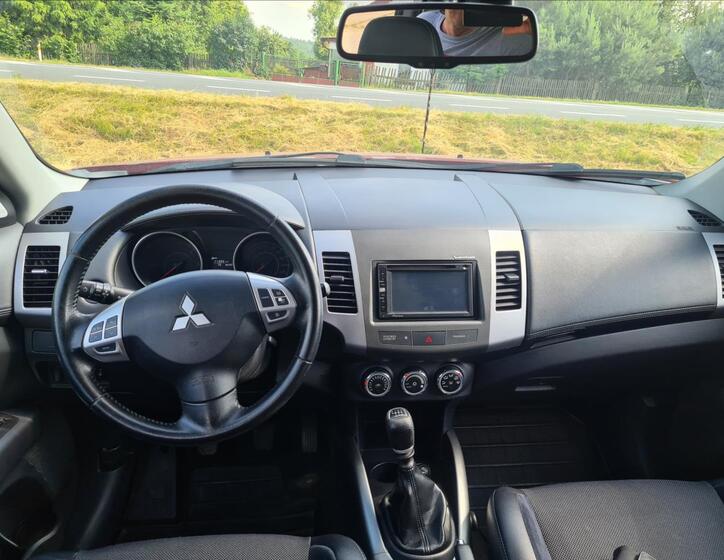 Mitsubishi Outlander 7
