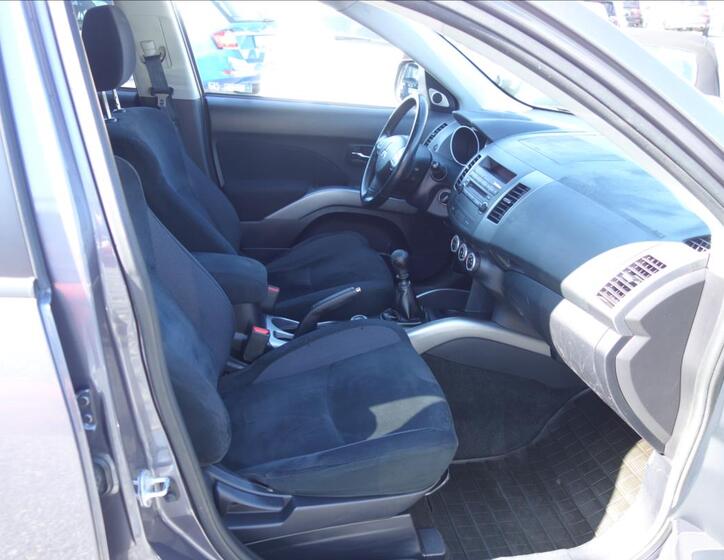 Mitsubishi Outlander 11