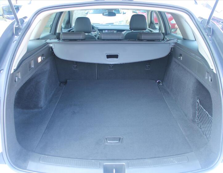 Opel Insignia 11