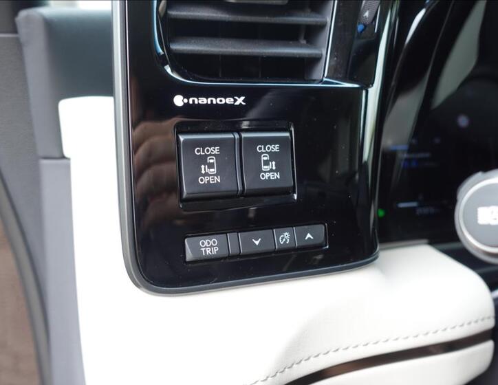 Lexus LM 350h 34