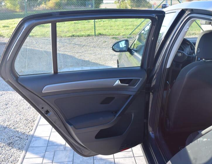 Volkswagen Golf 26