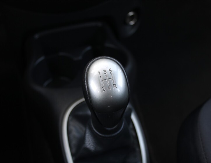Nissan Micra 21
