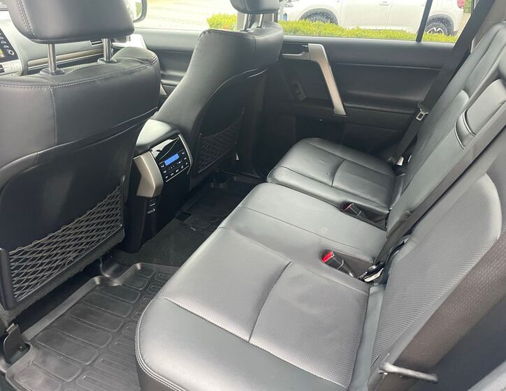 Toyota Land Cruiser 13