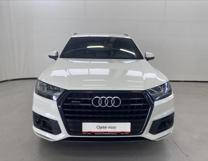 Audi Q7 4