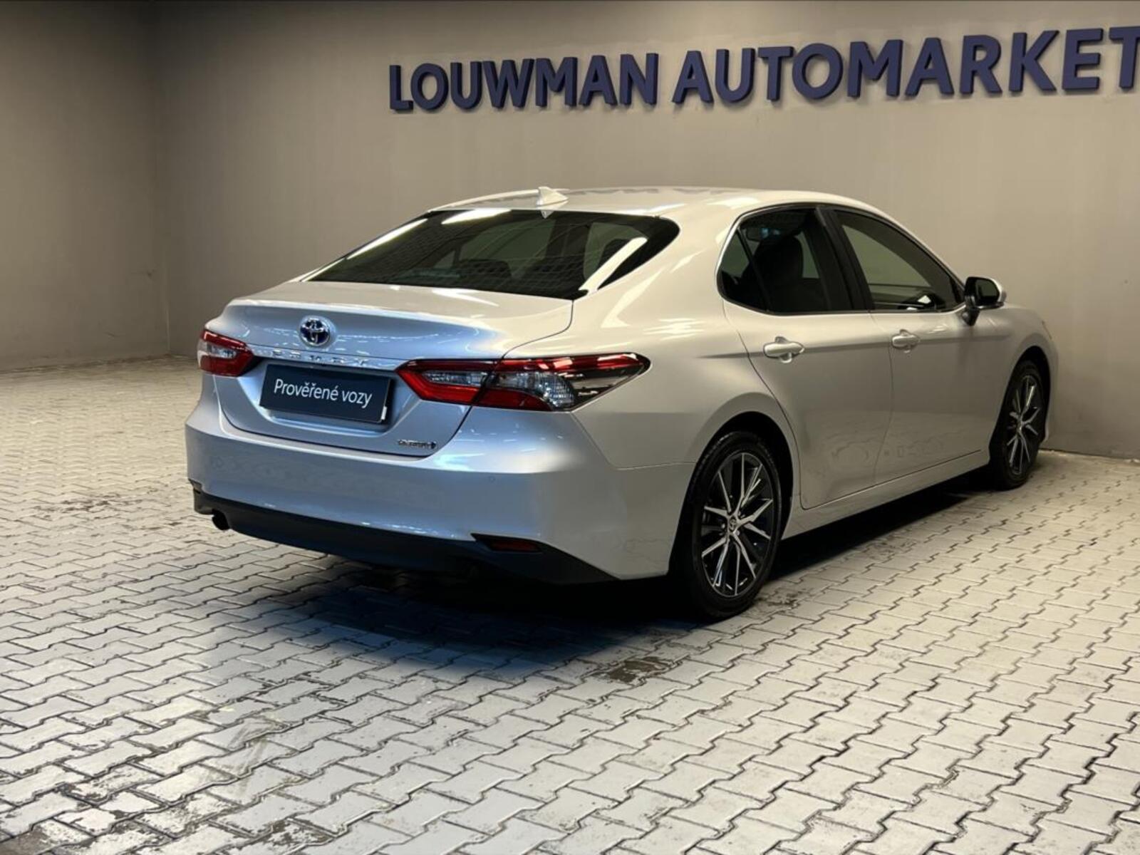 Toyota Camry 2