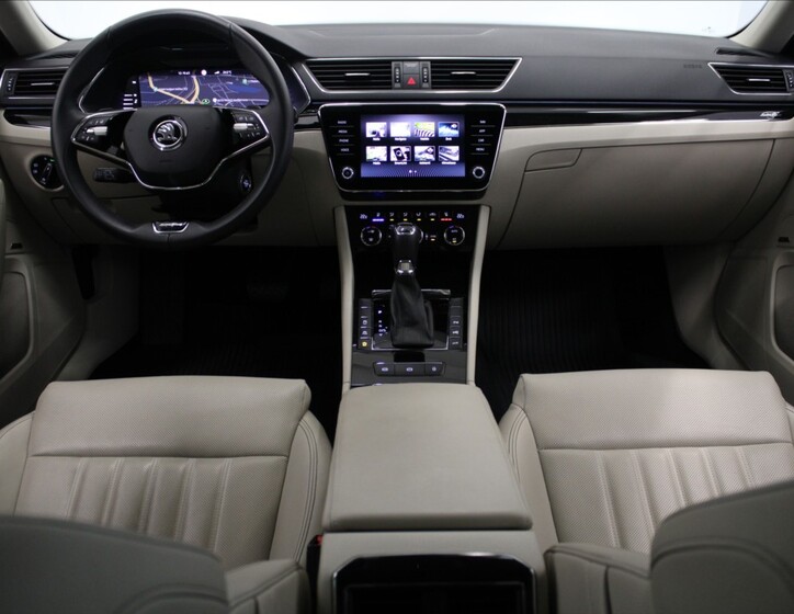 Škoda Superb 8