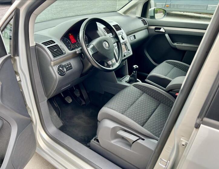 Volkswagen Touran 11