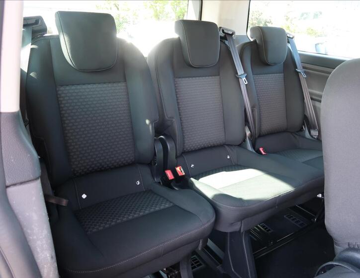 Ford Tourneo Custom 25