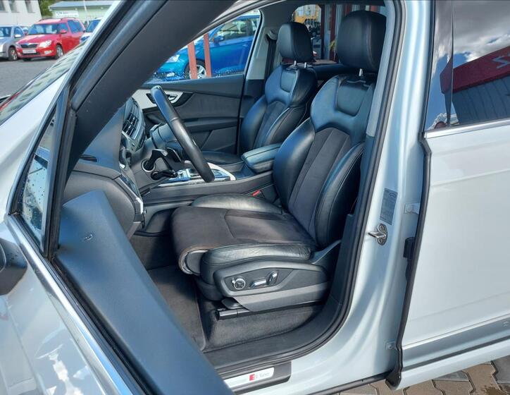Audi Q7 10