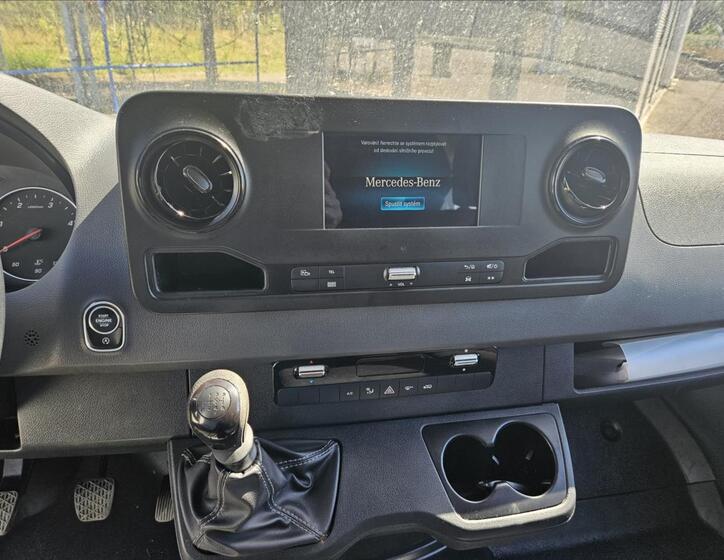 Mercedes-Benz Sprinter 11