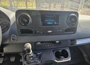Mercedes-Benz Sprinter 11