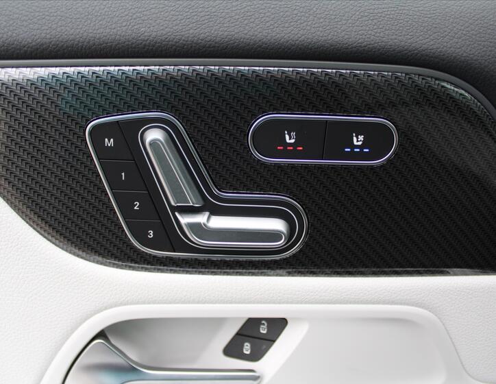 Mercedes-Benz GLA 28