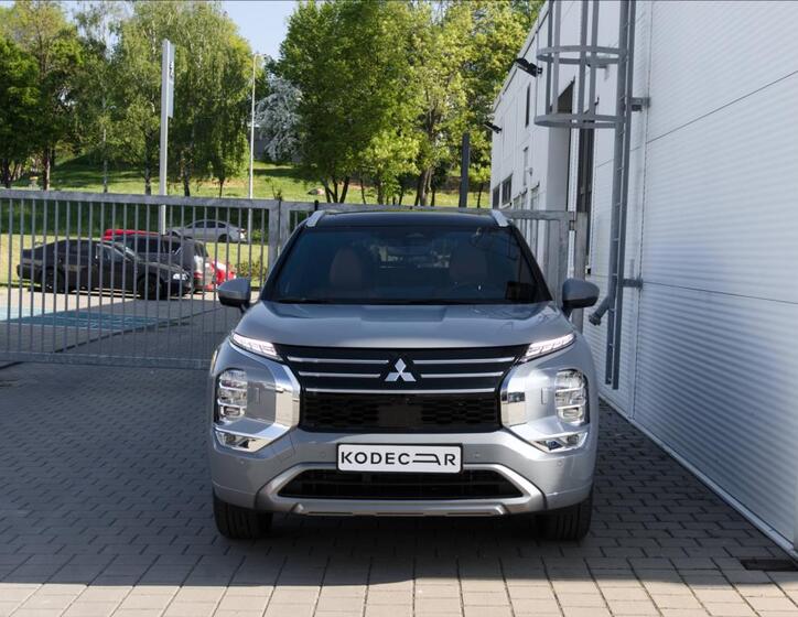 Mitsubishi Outlander 2