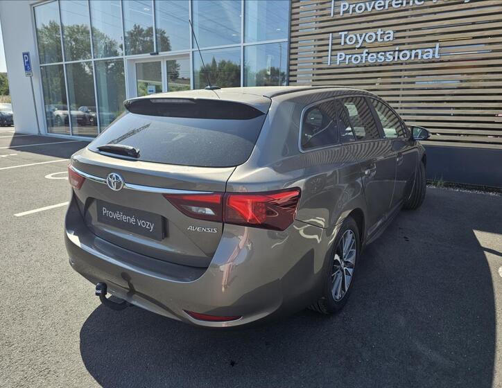Toyota Avensis 2