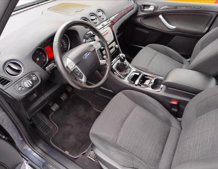 Ford Galaxy 8