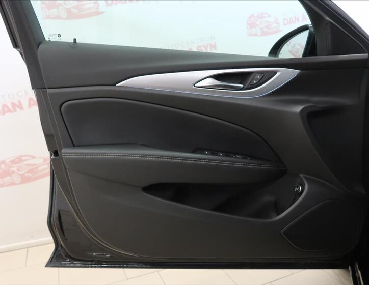 Opel Insignia 9