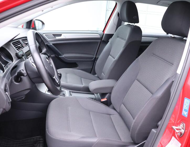 Volkswagen Golf 11