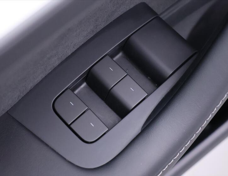 Tesla Model 3 18