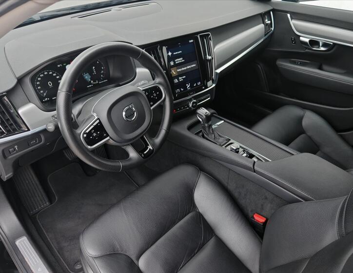 Volvo V90 4