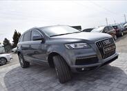 Audi Q7 4