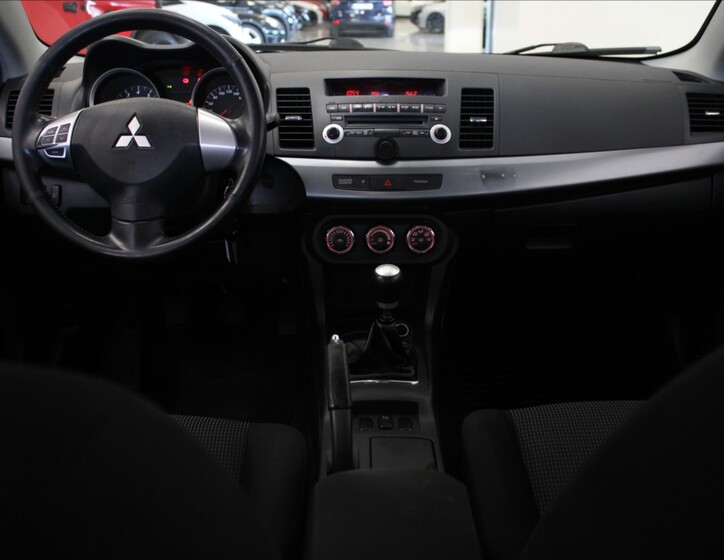 Mitsubishi Lancer 8