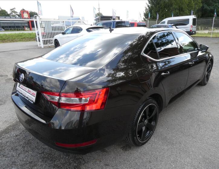 Škoda Superb 9