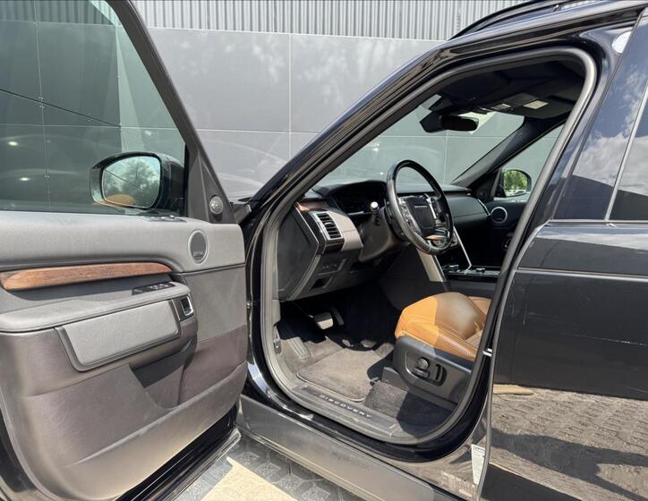 Land Rover Discovery 9