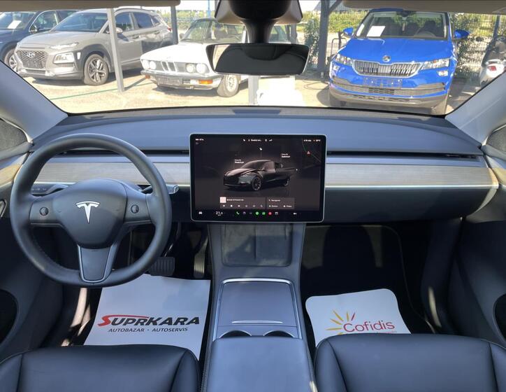 Tesla Model Y 10