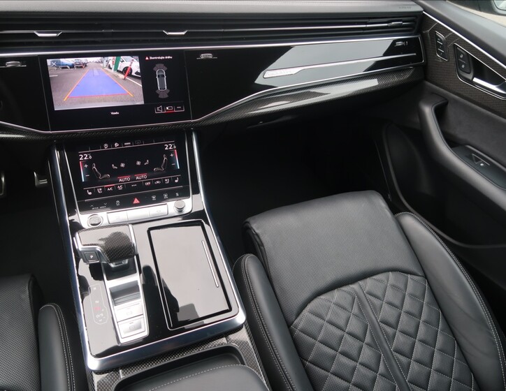 Audi Q8 24