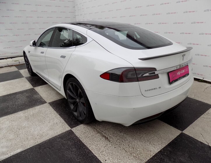 Tesla Model S 3