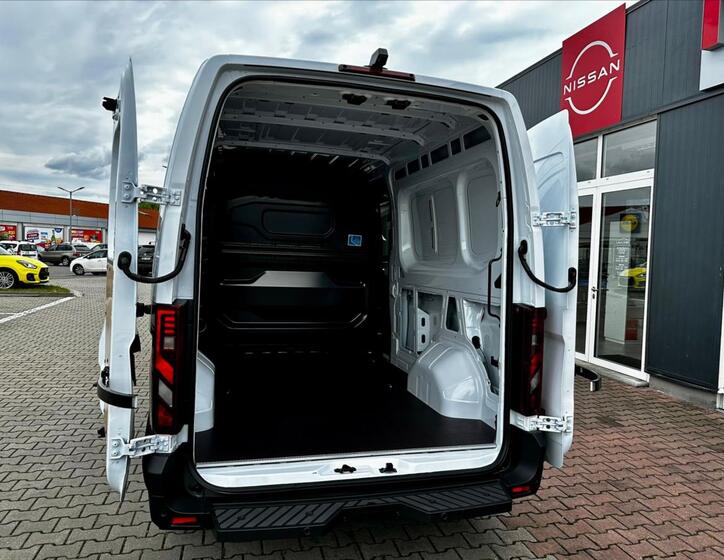 Nissan Interstar 6