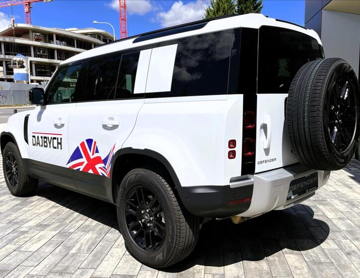 Land Rover Defender 4