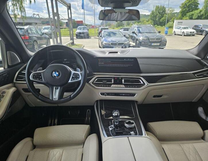 BMW X7 9