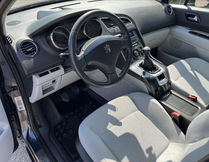 Peugeot 5008 9