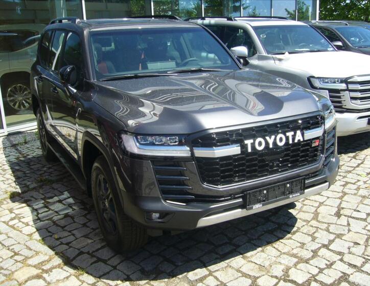 Toyota Land Cruiser 1