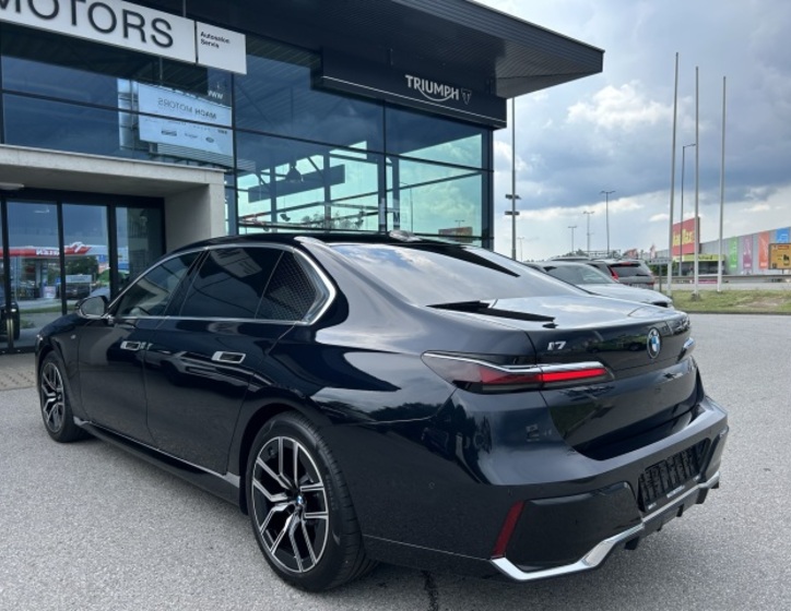 BMW i7 5