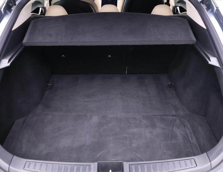 Tesla Model S 10