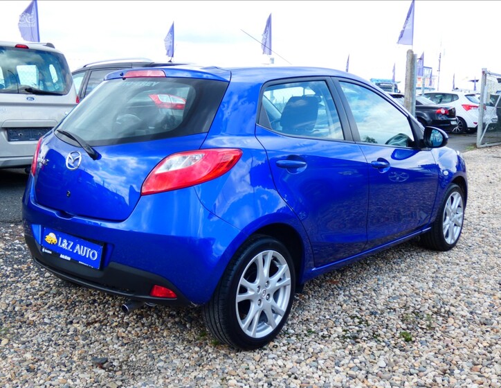 Mazda 2 4