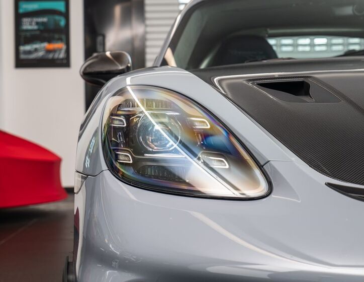 Porsche Cayman 24