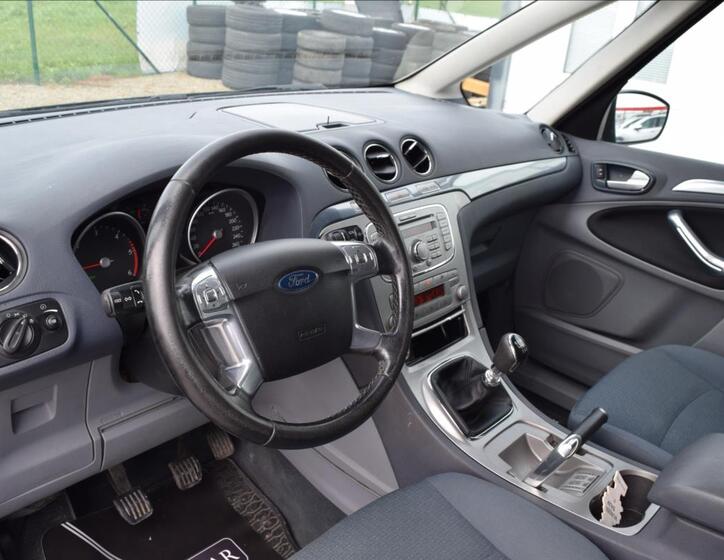 Ford Galaxy 16